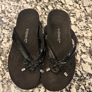 Vionic Bella Black Thong Sandal